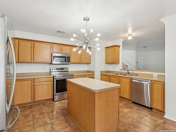 5th image of 8611 Woods End Dr