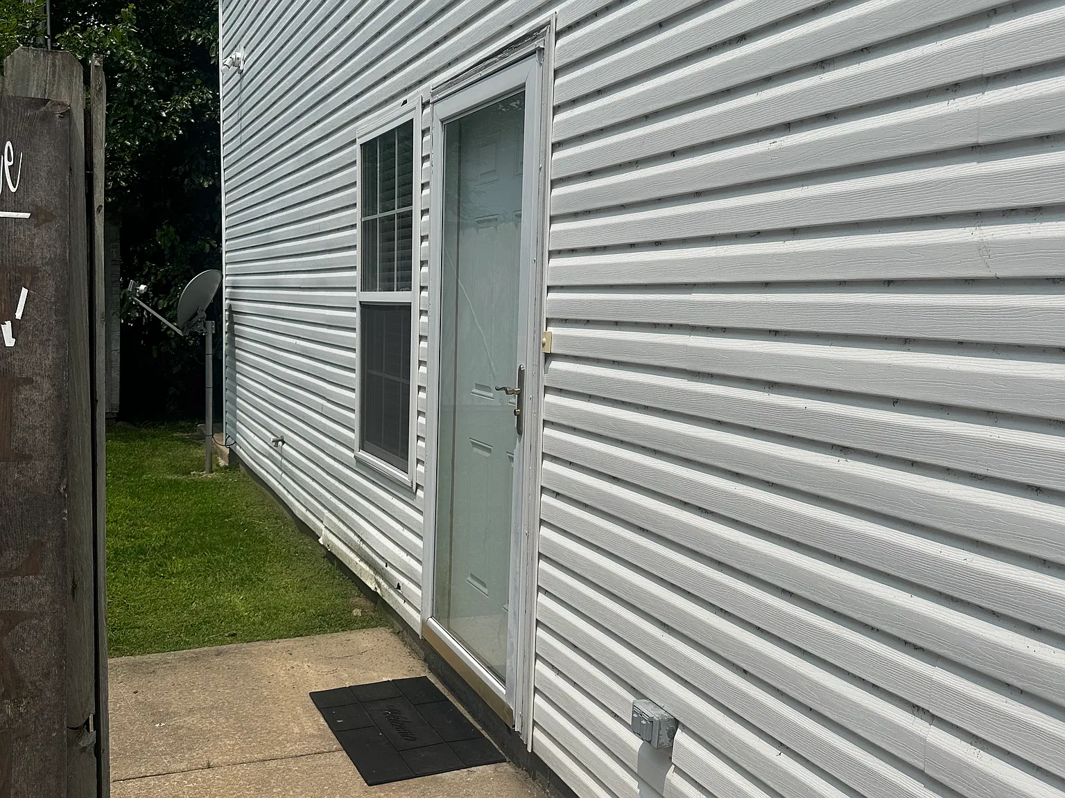 2 bed, 1.5 bath, $1,000 — Photo 2