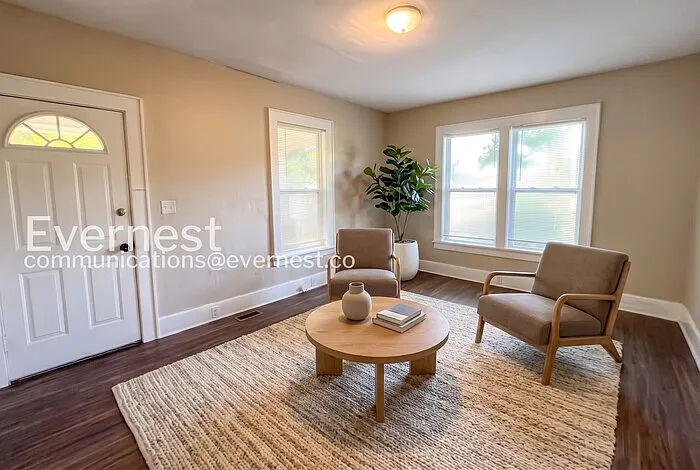 3 bed, 1.0 bath, 1329 sqft, $1,445 — Photo 3