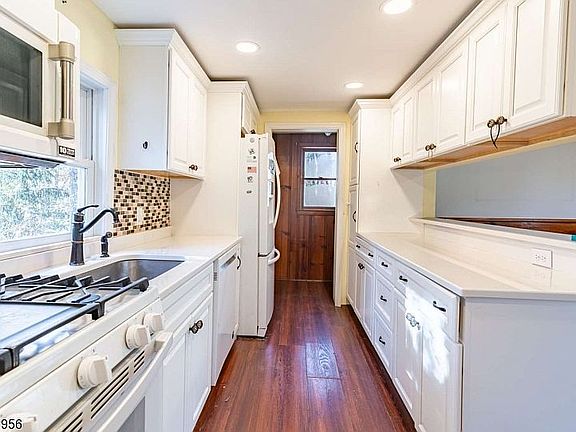 3rd image of 13 Oradell Rd