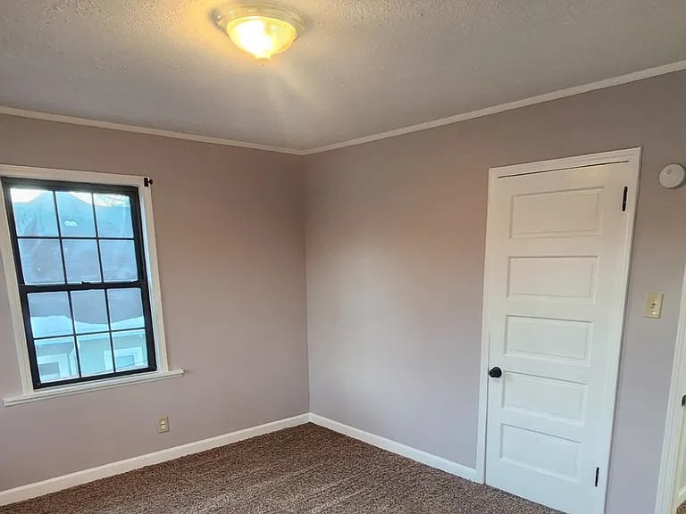 5747 Hamilton Ave — Photo 8