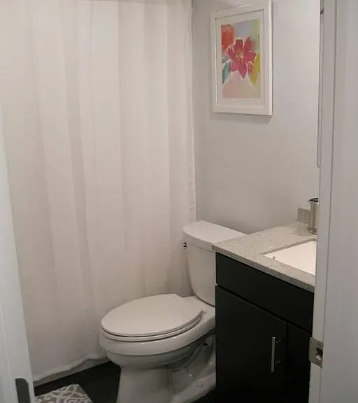 GUEST BATH WITH SHOWER/TUB