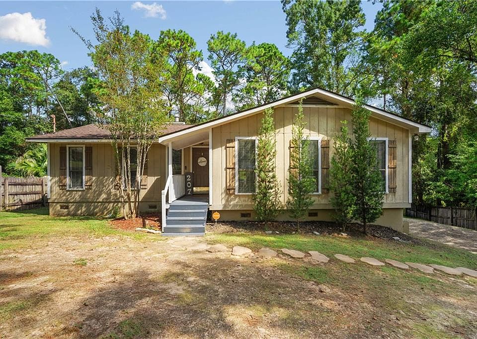 1st image of 207 Ridgewood Dr