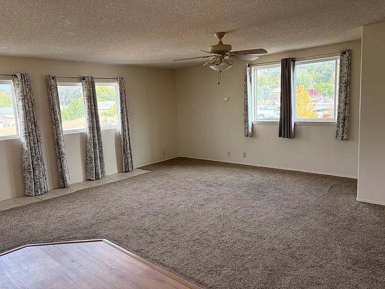 116 Catalina Dr — Photo 2