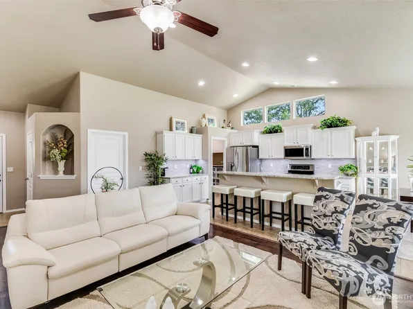 2670 Hickory Avenue, West Richland, WA 99353