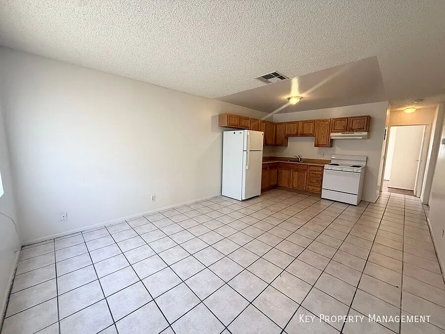 Two Weeks Free Rent! Cozy Single-Story 1 Bedroom with Ample Parking — Photo 2