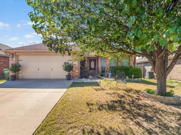 9225 Marilyn Dr, White Settlement, TX 76108