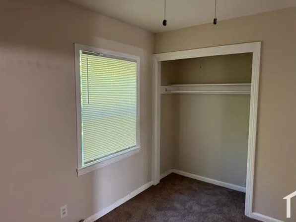 7356 Park Dr, Saint Louis, MO 63133