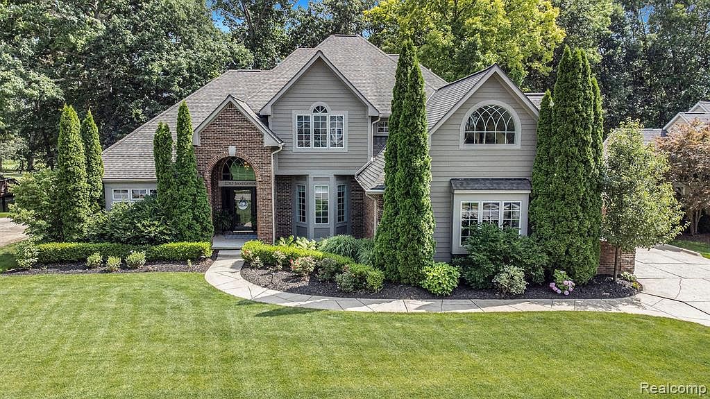 2282 Sandlewood Dr, White Lake, MI 48383 Zillow