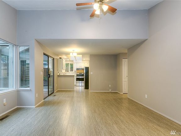 5th image of 2613 17th Ave NW