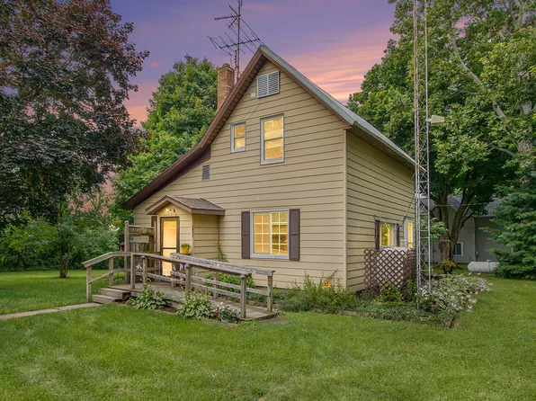3890 Hartman Rd, Sodus, MI 49126