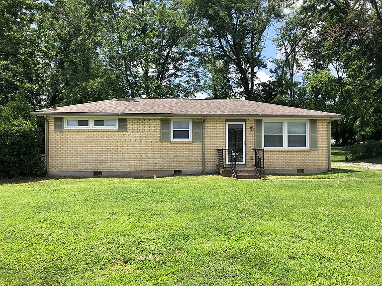 340 Williamsburg Rd — Photo 1