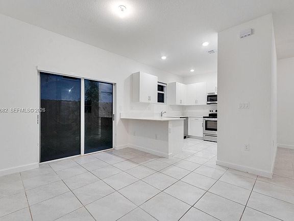 5th image of 2619 SE 11th St