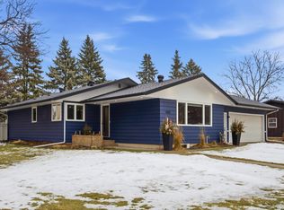 825 Park Dr S, Fargo, ND 58103