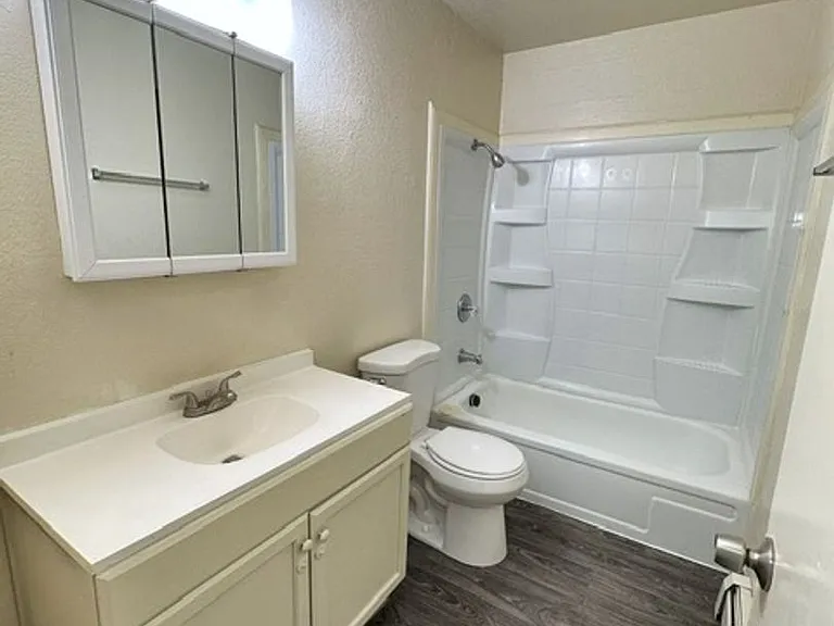 325 N Hoyt St — Photo 7