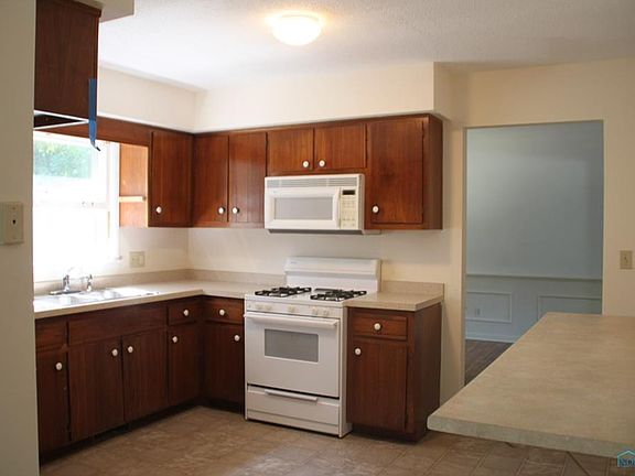 3rd image of 5 Valleyview Dr