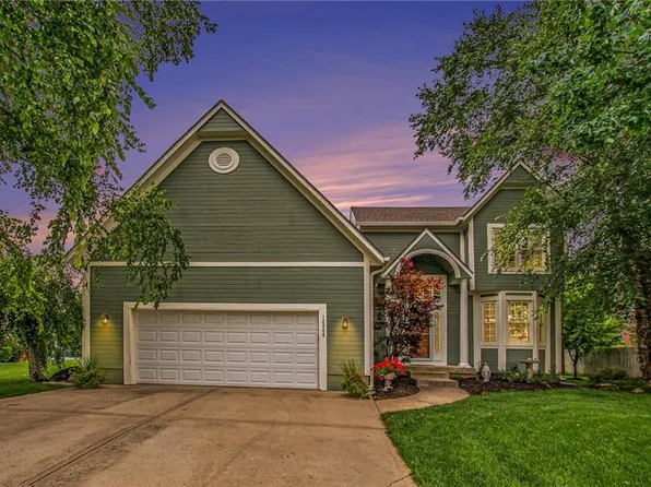 12206 Augusta Dr, Kansas City, KS 66109