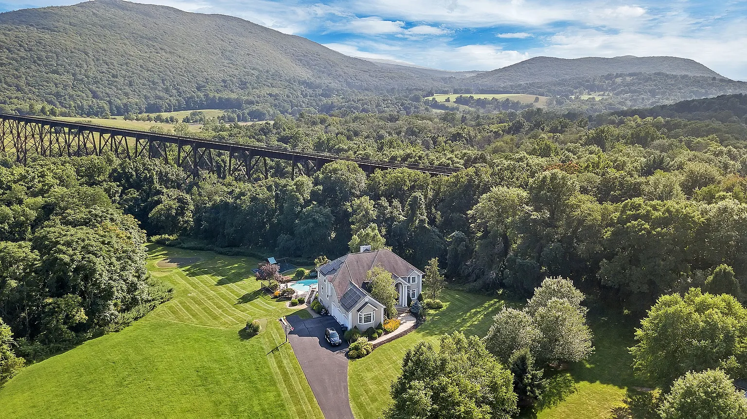 116 Denniston Dr photo 1