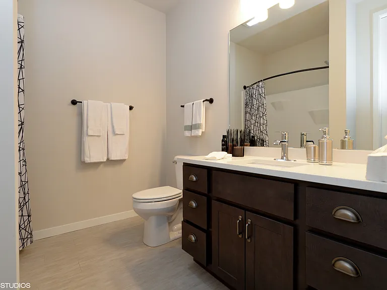 Harmonee Square Apartments — Photo 13