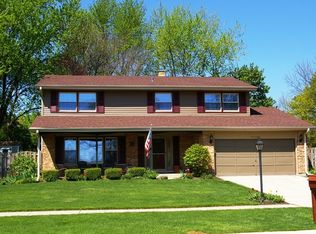 7S560 Lynn Dr, Naperville, IL 60540