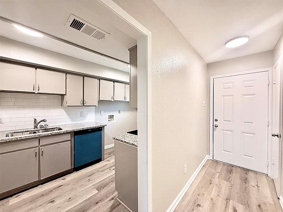4th image of 7980 Grove Ridge Dr