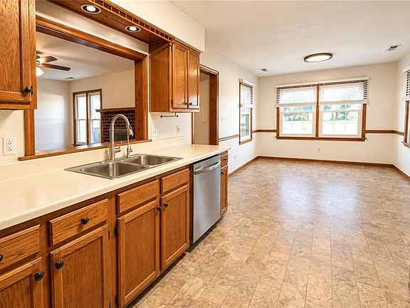 5th image of 904 Barrington Ct