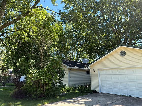 2nd image of 37 Maple Valley St