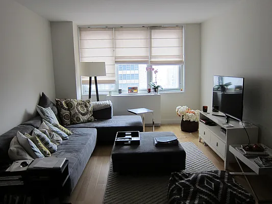 Rented by Avi Nash Associates | media 22