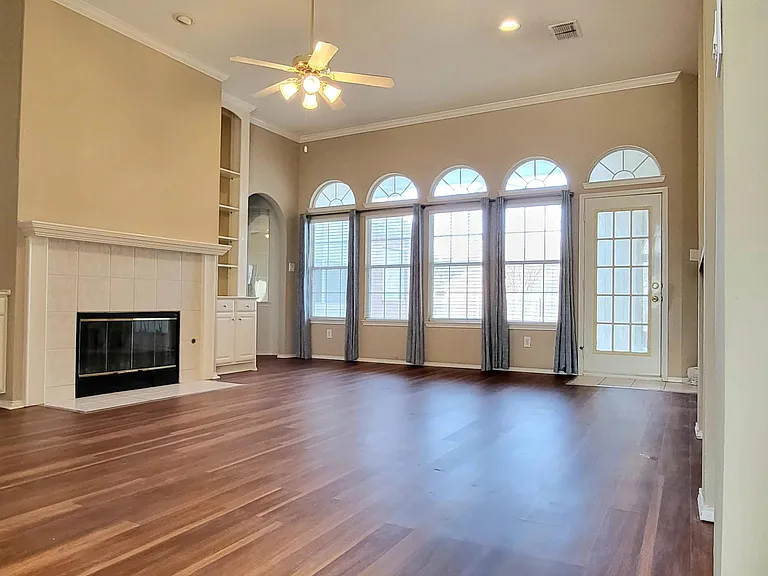 2421 Micarta Dr — Photo 2