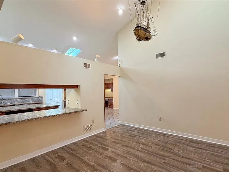 8445 Cessna Dr — Photo 17