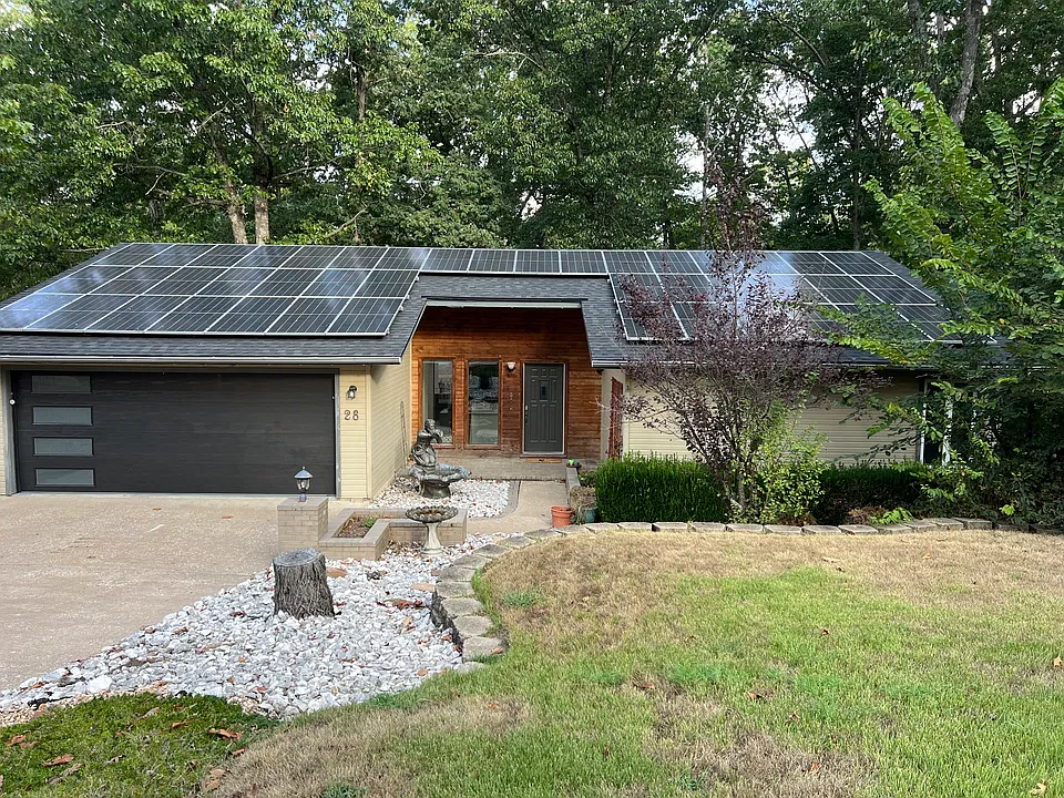 28 Melanie Dr
