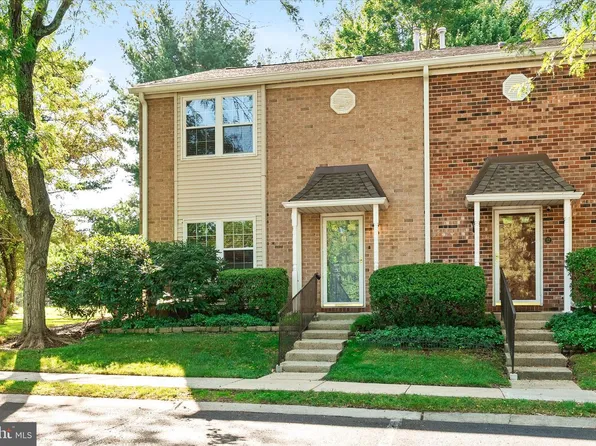 11 Pagoda Ct, Lawrence Township, NJ 08648