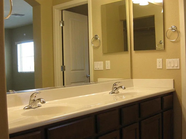 1143 E Cedar St — Photo 8