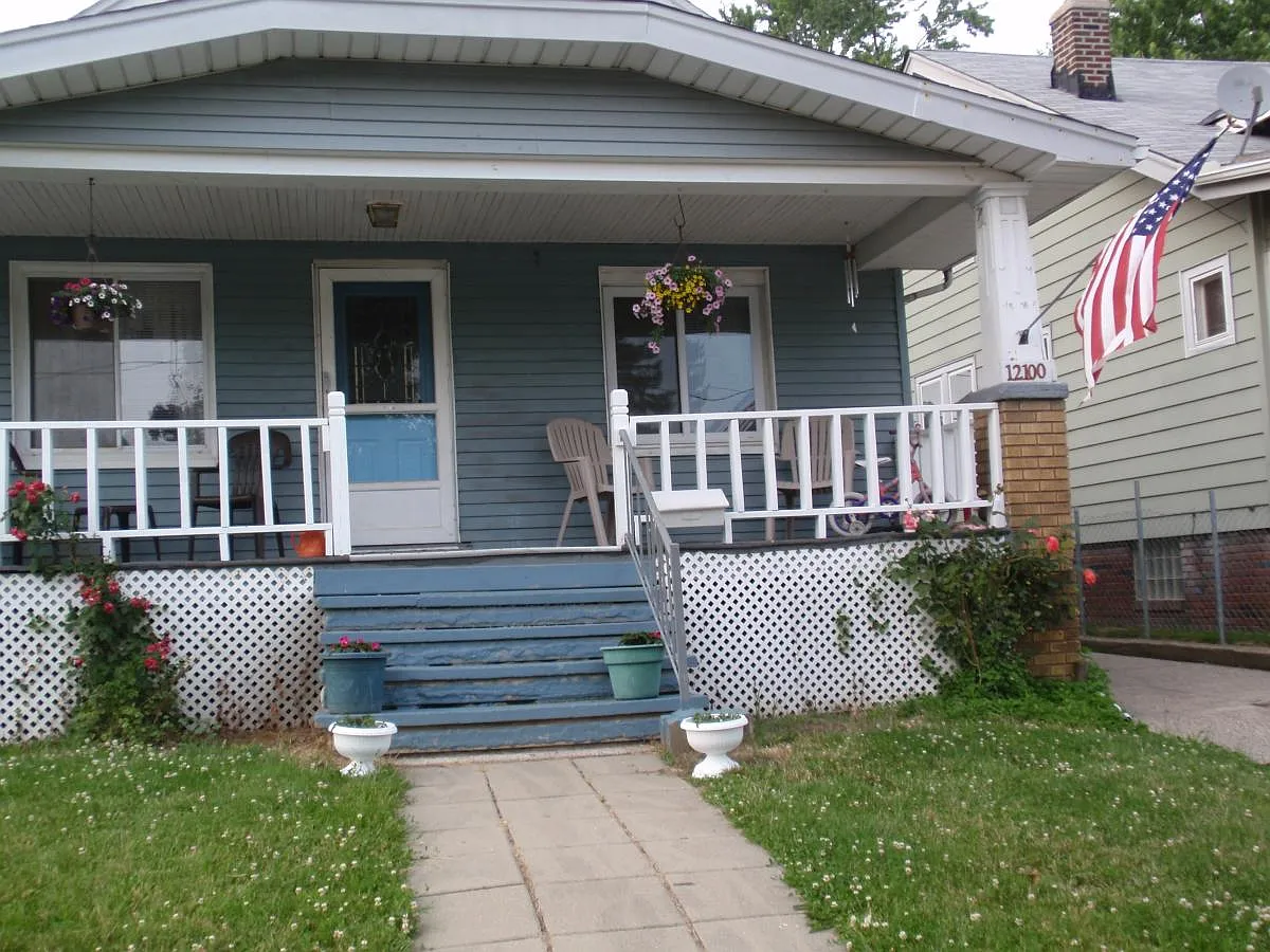 12100 Marne Ave photo 1