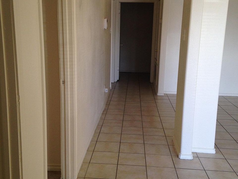 Hall to Bedrooms