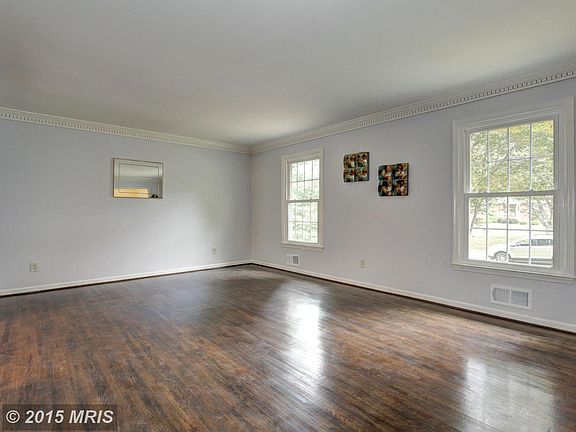 4th image of 4808 Hornbeam Dr