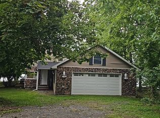 31 Clays Ln, Averill Park, NY 12018