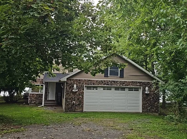 31 Clays Ln, Averill Park, NY 12018