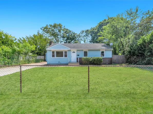 61 Herbert Circle, Patchogue, NY 11772