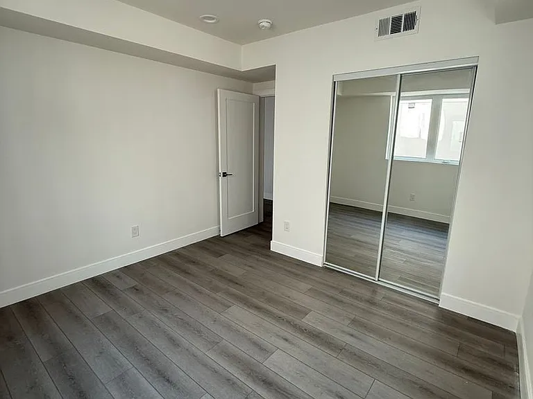 1150 W 38th St — Photo 36