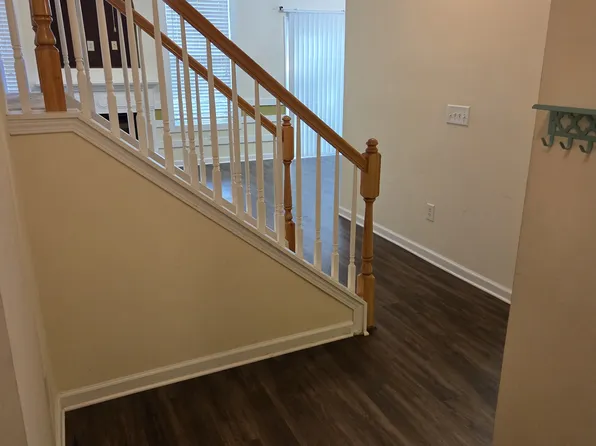 1532 Creek Bend Ln, Lawrenceville, GA 30043