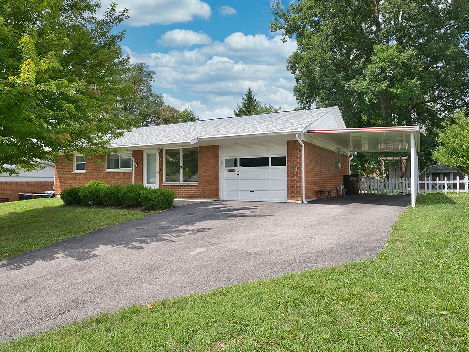 1st image of 39 Blossom Ct