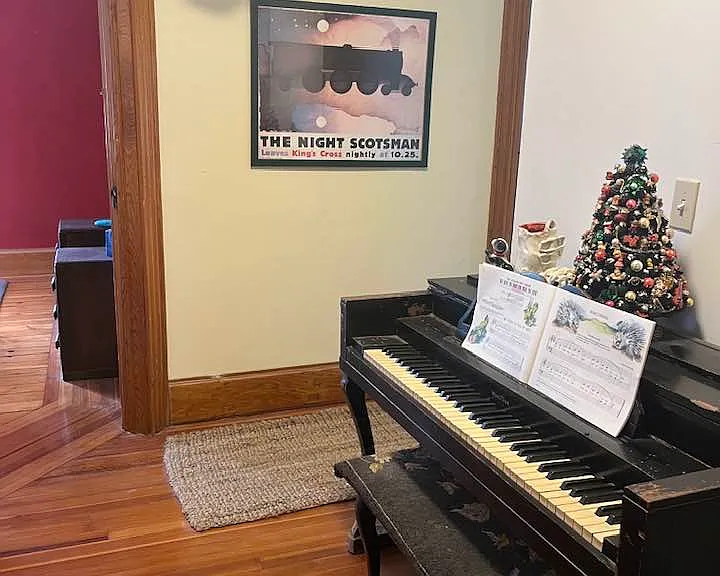 Hallway between west side bedrooms. Spinet piano.