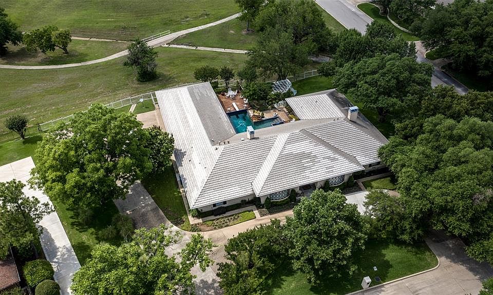 1st image of 1817 Country Club Cir