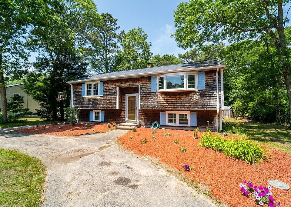 1st image of 28 Carolyn Dr