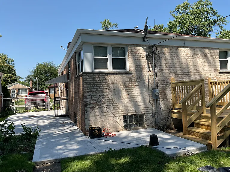 14341 University Ave #5 — Photo 2