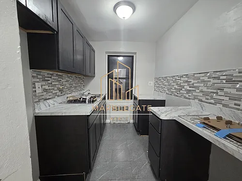 130 Chancellor Ave Photo 1
