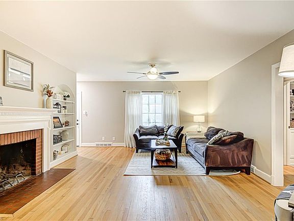 3rd image of 1404 Seminole Dr