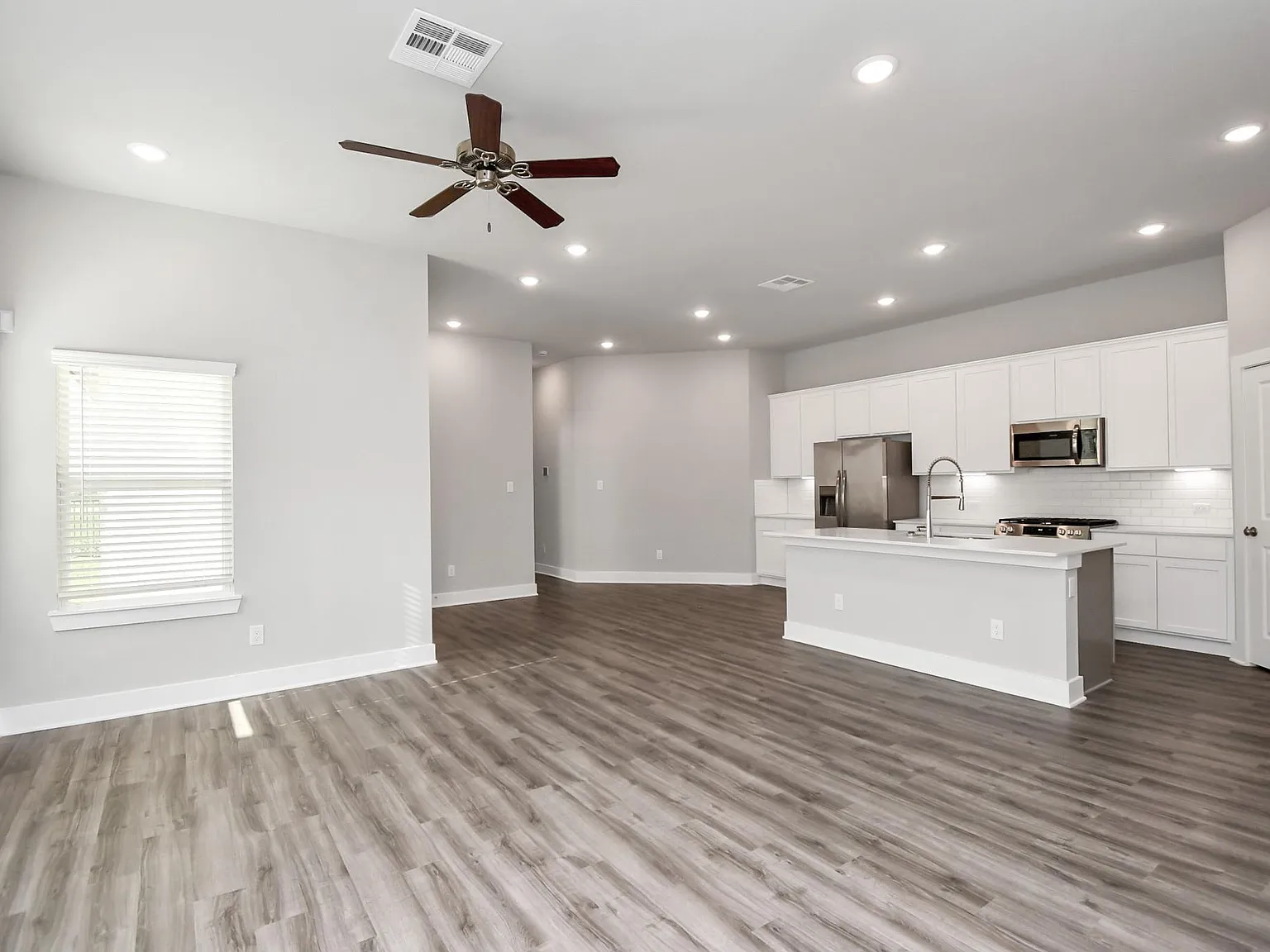 4 bed, 2.0 bath, 1643 sqft, $2,675 — Photo 2