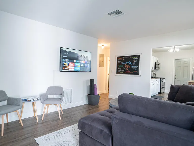 1909 NE 2nd St #2 — Photo 7